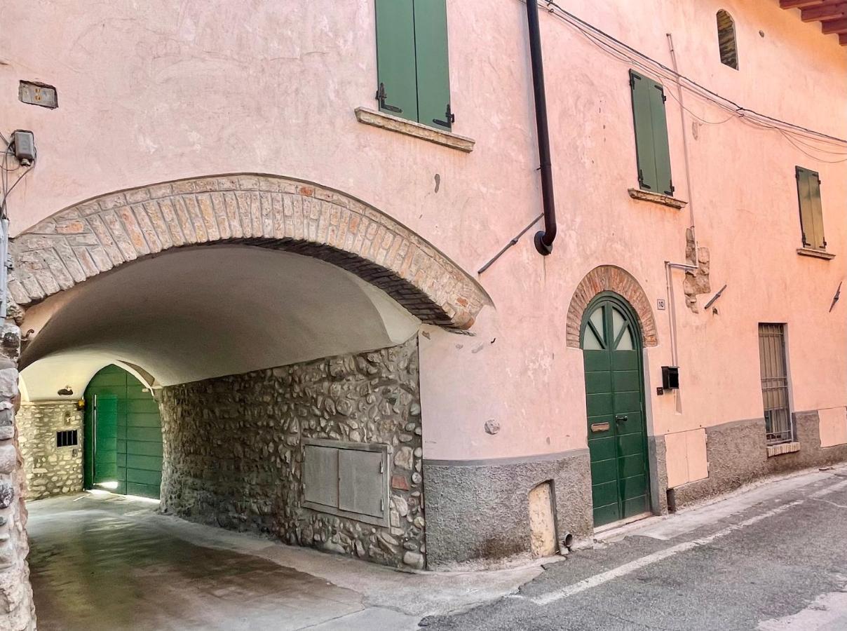 Апартаменты Borgo Dei Sogni Сан-Феличе-дель-Бенако Экстерьер фото