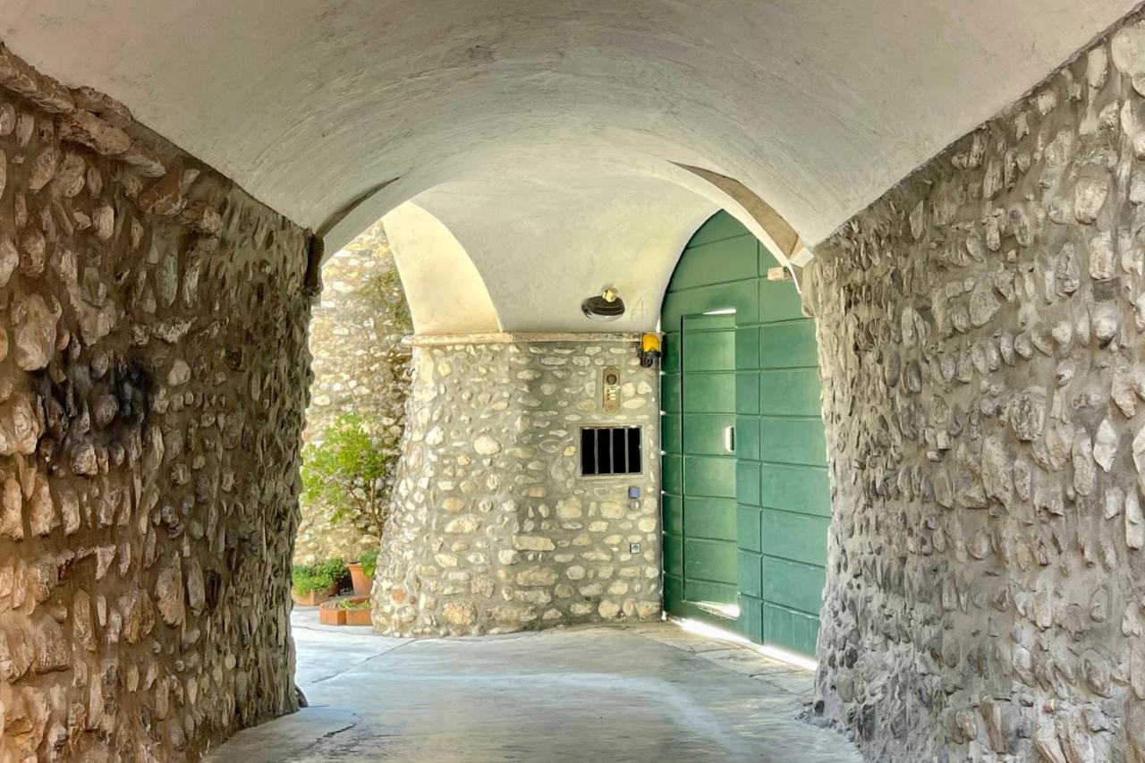 Апартаменты Borgo Dei Sogni Сан-Феличе-дель-Бенако Экстерьер фото